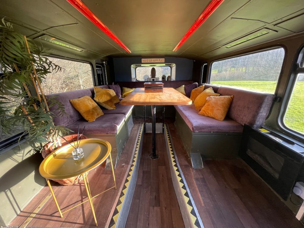 Bertie the Bus, Airbnb